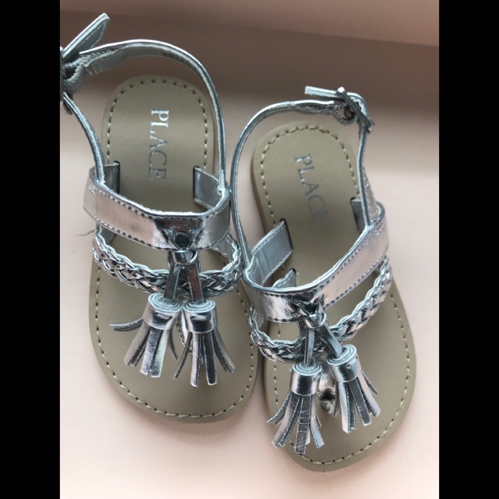 The Children’s Place Silver Tassle Sandals NWOT - Picture 2 of 4
